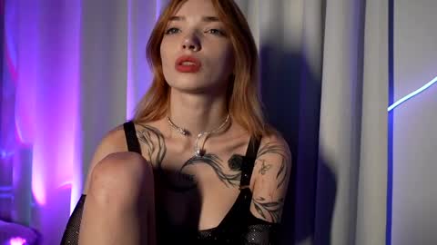 LinaVelle online show from May 24, 12:29 am