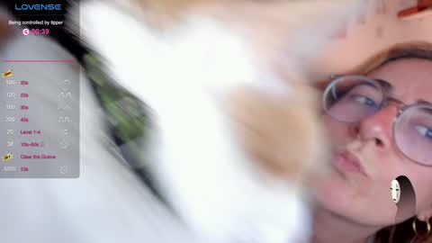 Giggles  online show from January 28, 12:15 am