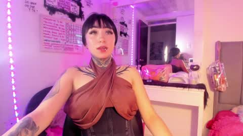 Lindaa maria  online show from April 3, 1:56 am