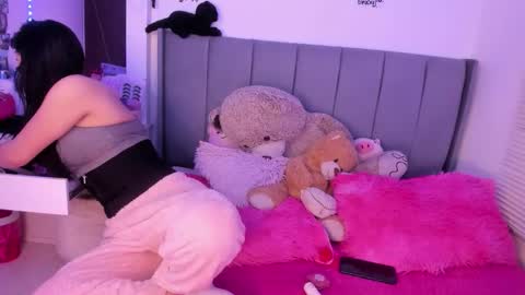 Lindaa maria  online show from January 12, 11:45 pm