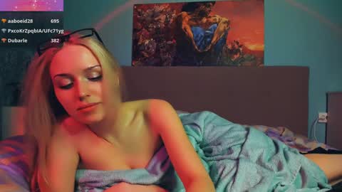 Linda online show from December 15, 6:37 pm