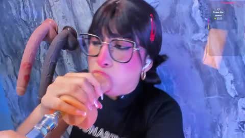 linda_sofi__ online show from June 20, 8:37 pm