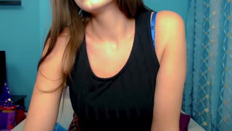 Snapshot of lindaliiii chatting on December 18, 3:47 am Linda online show from December 18, 3:47 am