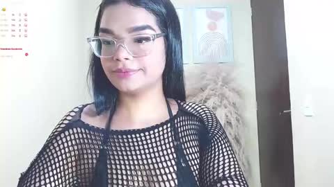 Snapshot of lindsay_sweet24 chatting on February 2, 6:47 am ana online show from February 2, 6:47 am