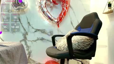  Lindsey  online show from February 16, 11:52 am