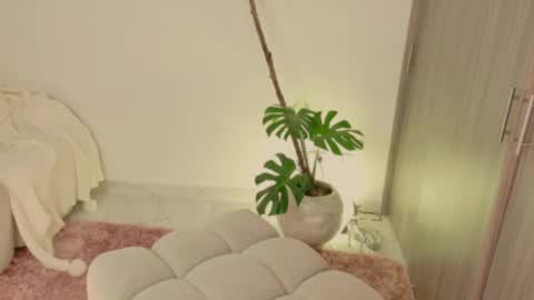 Lindsey Moss online show from December 17, 4:19 am