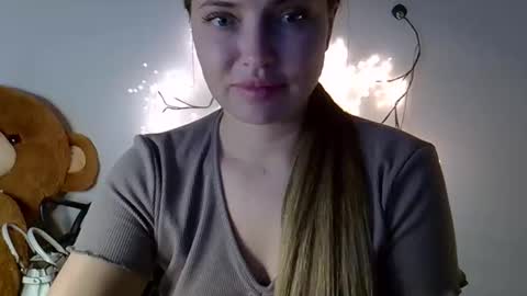 Anna online show from March 23, 6:02 pm