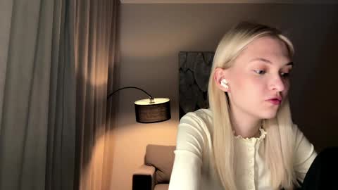 Emma online show from May 1, 8:03 pm