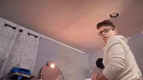 linuxgirlsudosu online show from February 15, 10:33 am