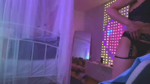 linuxgirlsudosu online show from November 11, 7:21 am