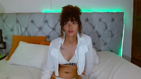 Eliza Moreau online show from February 13, 5:49 pm