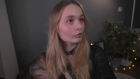 Elisabeth or Lisa online show from December 19, 8:37 pm