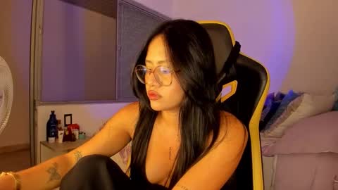 Lisa Thompson online show from November 23, 1:14 am