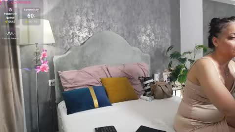 lisacroft online show from May 25, 6:52 am