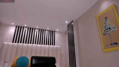 Lisa  Flowers online show from February 20, 10:39 am