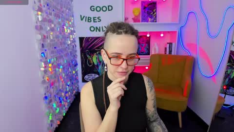 Lisa online show from April 3, 5:36 am