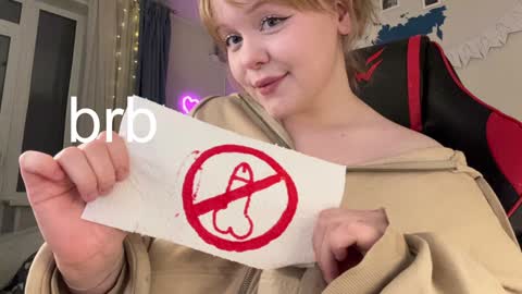 -Lisa- Help me to reach 100 thumbs up3 online show from December 14, 4:41 pm