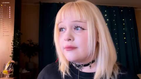 -Lisa- Help me to reach 100 thumbs up3 online show from October 2, 4:17 pm