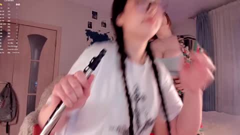 -Lisa- Help me to reach 100 thumbs up3 online show from February 7, 6:56 pm