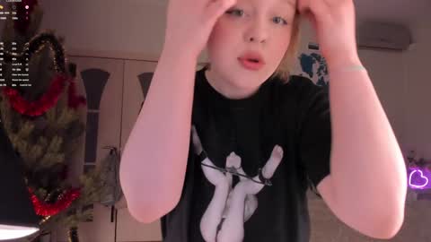 -Lisa- Help me to reach 100 thumbs up3 online show from January 1, 12:33 pm