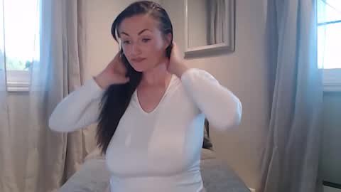Lisasmilk online show from May 6, 7:09 pm