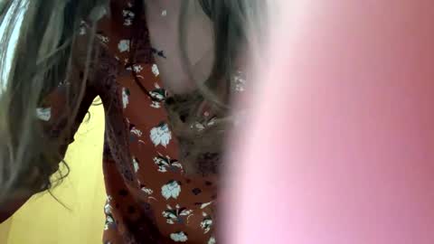 Lissa online show from April 25, 1:41 pm