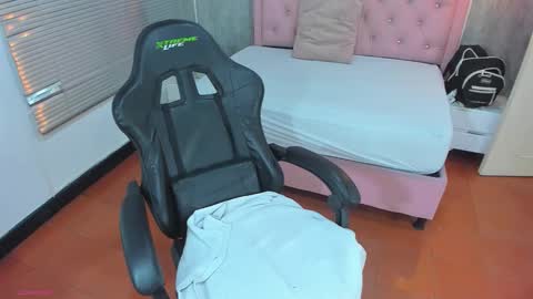 L I S S A  online show from November 13, 4:04 am