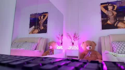 lissa_yassemin online show from December 7, 11:51 pm