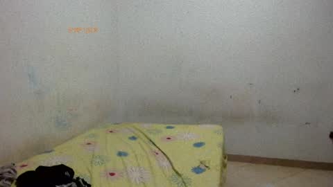 little__scarlet online show from May 6, 5:35 am