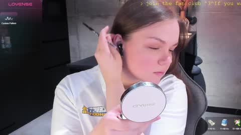 Snapshot of little_bambii_ chatting on January 6, 12:13 pm Eva online show from January 6, 12:13 pm