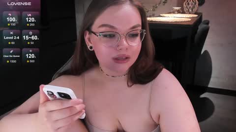 Snapshot of little_bambii_ chatting on February 4, 1:48 pm Eva online show from February 4, 1:48 pm