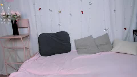 little_clare_ online show from January 11, 8:09 am