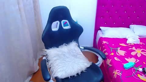 Snapshot of little_flower4you chatting on October 2, 1:10 pm mai rojas online show from October 2, 1:10 pm