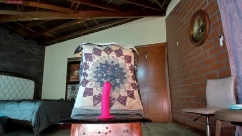 Izzi online show from December 5, 8:17 pm