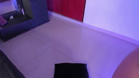 kayla  Instagram kayla 71082 online show from April 9, 1:09 am