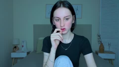 little_mollee online show from November 20, 4:22 am