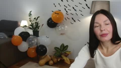 Nicole online show from October 26, 2:39 pm