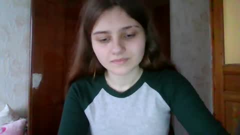 little_shygirl_ online show from January 24, 11:48 am