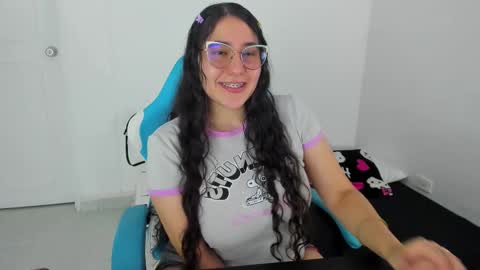 Laire  online show from November 26, 1:14 am