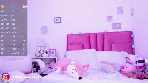 Snapshot of little_sweety_18_ chatting on December 15, 3:45 am Aliye online show from December 15, 3:45 am