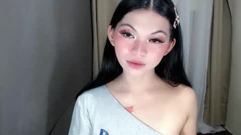 littlelace_ online show from May 16, 1:35 am