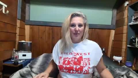 lisanixs online show from May 28, 2:31 am