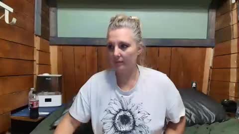 lisanixs online show from May 16, 1:46 am