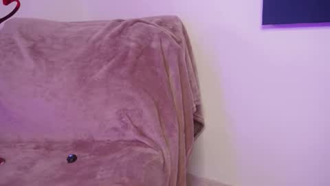 littletammy_ online show from November 11, 2:19 pm