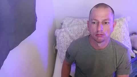 livinlife4now25 online show from December 19, 11:33 pm