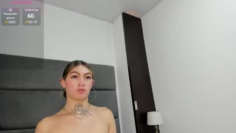 Snapshot of lizz_luna chatting on February 11, 5:29 pm lizz_luna online show from February 11, 5:29 pm