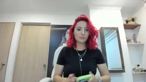 Snapshot of lizzdoux chatting on October 4, 2:20 am lizzdoux online show from October 4, 2:20 am