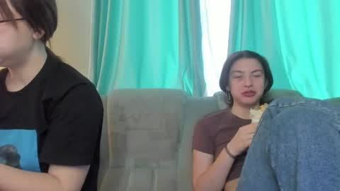 lizzi_muur online show from February 1, 10:48 am