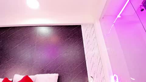 I am Lizz online show from February 15, 3:28 pm