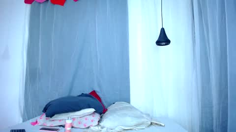 Lizzy hairy pussy online show from March 5, 9:48 pm